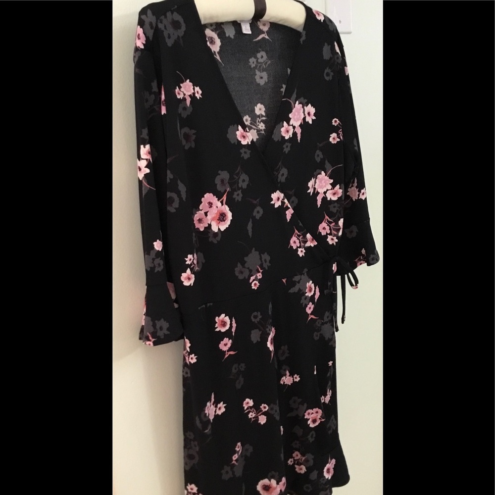 🍁 New Candie’s Faux Wrap Black Floral Dress
